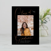 Moderne fotoklasse van Afstuderen Black Folie Uitnodiging (Staand Voorkant)