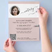 Moderne fotonotaris die agent QR ondertekent Flyer (Hand)