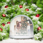 Moderne foto's van de kerstfamilie en de honden va sneeuwbol (Kerstmis)