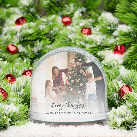 Moderne foto's van de kerstfamilie en de honden va sneeuwbol (Kerstmis)