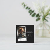 Moderne fotostylist social media met QR code Vierkante Visitekaartje (Staand voorkant)