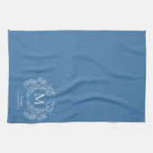 Moderne Franse Blauwe Bloemenkam Monogram Theedoek (Horizontaal)