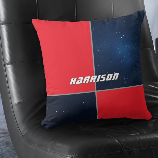 Moderne Galaxy Space Red Navy gepersonaliseerd Kussen (A personalized throw pillow with red and navy space themed design. Ideal for gamers and sci-fi fans)