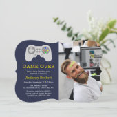 Moderne 'Game Over' Foto Bachelorfeest Uitnodiging (Staand voorkant)