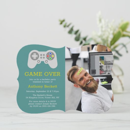 Moderne 'Game Over' Foto Bachelorfeest Uitnodiging (Staand voorkant)