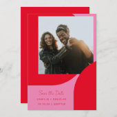 Moderne, gebold geometrisch unieke, roze rode foto save the date (Voorkant / Achterkant)