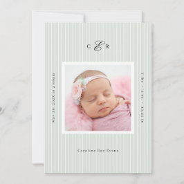 Moderne geboorteaankondiging met monogram en foto aankondiging