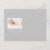 Moderne geboortekaart met babyfoto en naam briefkaart (Achterkant)