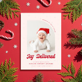 Moderne geboortekaart voor baby met boogvormige fo feestdagenkaart