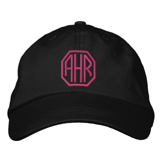 Moderne Geborduurde Hoed met Monogram Pet (Voorkant)