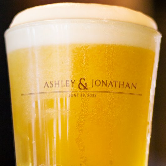 Moderne gedurfde en minimalistische bruiloft glas