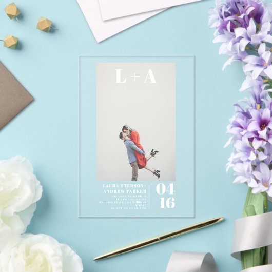 Moderne, gedurfde, minimalistische initialen fotob acryl uitnodigingen (Insitu (Huwelijk))