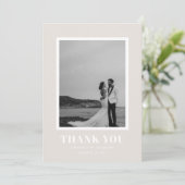 Moderne gedurfde typografie foto bruiloft dank u a bedankkaart (Staand voorkant)