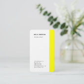 Moderne geel wit minimalistische professional visitekaartje (Staand voorkant)