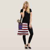 Moderne gegraveerde Amerikaanse vlag Tote Bag (Op model)