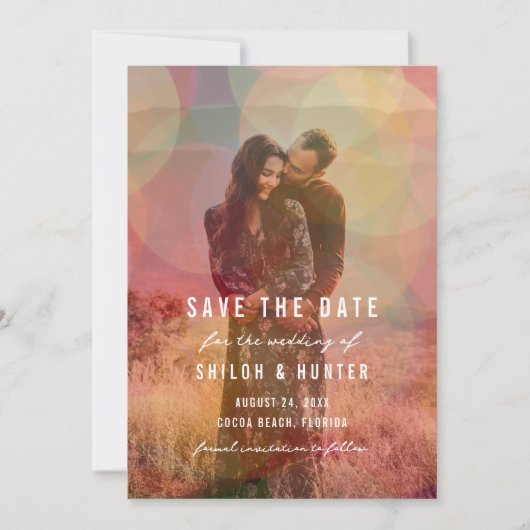 Moderne gekleurde Bokeh overlay foto bruiloft Save The Date (Voorkant)