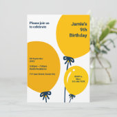 Moderne gele ballon 9e verjaardags uitnodigingskaa kaart (Staand voorkant)