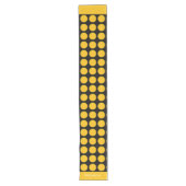 Moderne gele beige & zwarte stippen monogram naam lange tafelloper (Voorkant)