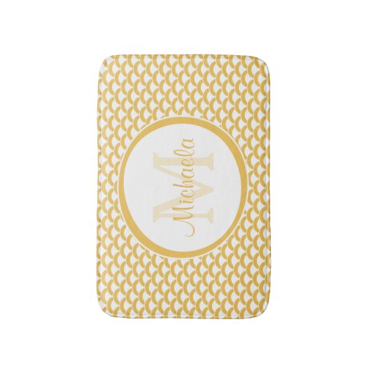 Moderne Gele en Witte Scallops Monogram en Naam Badmat (Voorkant Verticaal)