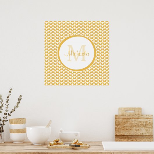 Moderne Gele en Witte Scallops Monogram en Naam Poster (Keuken)