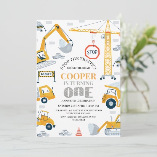 Moderne gele grijze bouw 1e verjaardag  kaart (Staand voorkant)