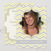 Moderne gele, grijze chevron verjaardagsfoto kaart (Voorkant / Achterkant)