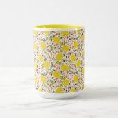 Moderne gele leemten met roze bloemen mok (Midden)