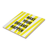 Moderne gele strepen en maak je dromen tegeltje (Zijkant)