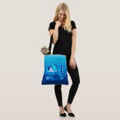 Moderne geometrische Clipper Ship, Cobalt Blue Tote Bag (Op model)