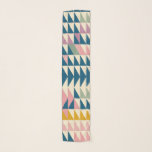 Moderne geometrische driehoek patroon pastel aards sjaal<br><div class="desc">Verhoog uw stijl met deze moderne geometrische sjaal met een opvallend driehoekspatroon in zachte pastel- en aardetinten. De artistieke mix van gedempte blues, roze en mosterdtinten creëer heeft een verfijnde maar trendy uitstraling, ideaal voor casual draag, gelaagdheid of het toevoegen van een chique touch aan elke outfit. Ontworpen voor liefhebbers...</div>