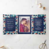 Moderne Geometrische driehoeken Fotobruiloft Drieluik Uitnodiging (Binnen)