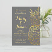 Moderne geometrische gouden anananassen bruiloft kaart (Staand voorkant)