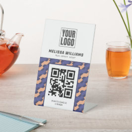 Moderne geometrische in elkaar grijpende patroon  reclamebord met voetstuk