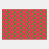 Moderne geometrische kerstbomen op groen op rood inpakpapier vel (Voorkant 3)