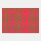 Moderne geometrische kerstbomen op groen op rood inpakpapier vel (Voorkant)