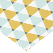 Moderne Geometrische Mint Yellow Triangles Patroon Korte Tafelloper (Hoek)
