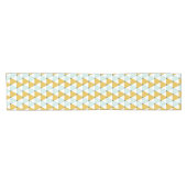 Moderne Geometrische Mint Yellow Triangles Patroon Korte Tafelloper (Horizontaal)