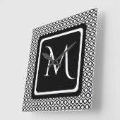 Moderne Geometrische Monogram Zwart Wit Vierkante Klok (Hoek)