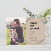 Moderne Geometrische Oranje dingen kregen een echt Save The Date (Staand voorkant)