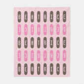 Moderne Geometrische Roze Grijs Custom Name Fleece Deken (Voorkant)