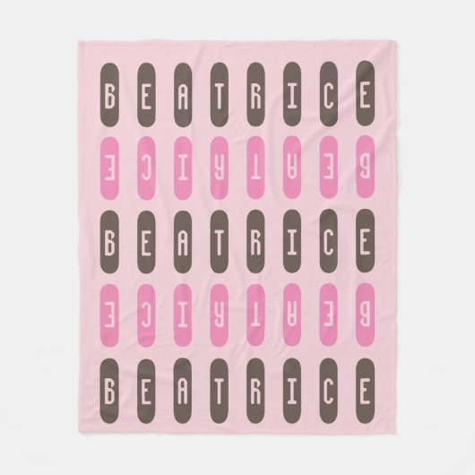 Moderne Geometrische Roze Grijs Custom Name Fleece Deken (Voorkant)