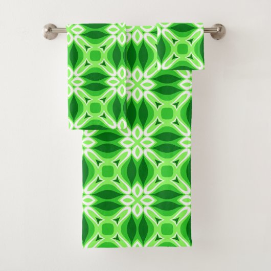 Moderne geometrische Tegel Pattern Emerald Green Bad Handdoek (Insitu)