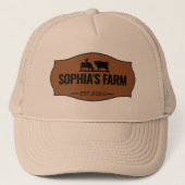 Moderne gepersonaliseerde Boerderij naam met Est Y Trucker Pet (Voorkant)