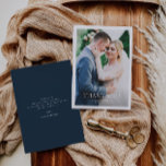 moderne , gepersonaliseerde bruiloft aan witte ran bedankkaart<br><div class="desc">Een trendy en modern design met een prachtige persoonlijke foto van de nieuwpootjes aan witte randen. U kunt het afbeelding,  de tekst en het bericht achteraan personaliseren.</div>