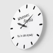 Moderne gepersonaliseerde naam met grappig citaat  grote klok (Hoek)