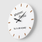 Moderne gepersonaliseerde naam met grappig citaat  grote klok (Hoek)
