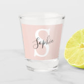 Moderne gepersonaliseerde naam monogram pastelroze shot glas (Voorkant)