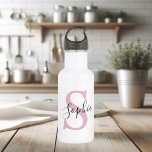 Moderne gepersonaliseerde naam Monogram roze Waterfles<br><div class="desc">Moderne gepersonaliseerde naam Monogram roze</div>