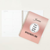 Moderne gepersonaliseerde roze gouden logo jaar & planner (Display)