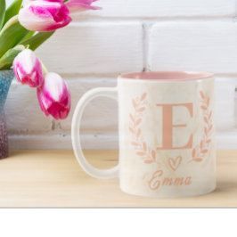 Moderne gepersonaliseerde roze marmeren naam & lie tweekleurige koffiemok